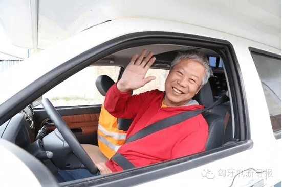 68歲老人張志武再駕覽眾C4房車環(huán)歐洲 68歲老人張志武再駕覽眾C4房車環(huán)歐洲