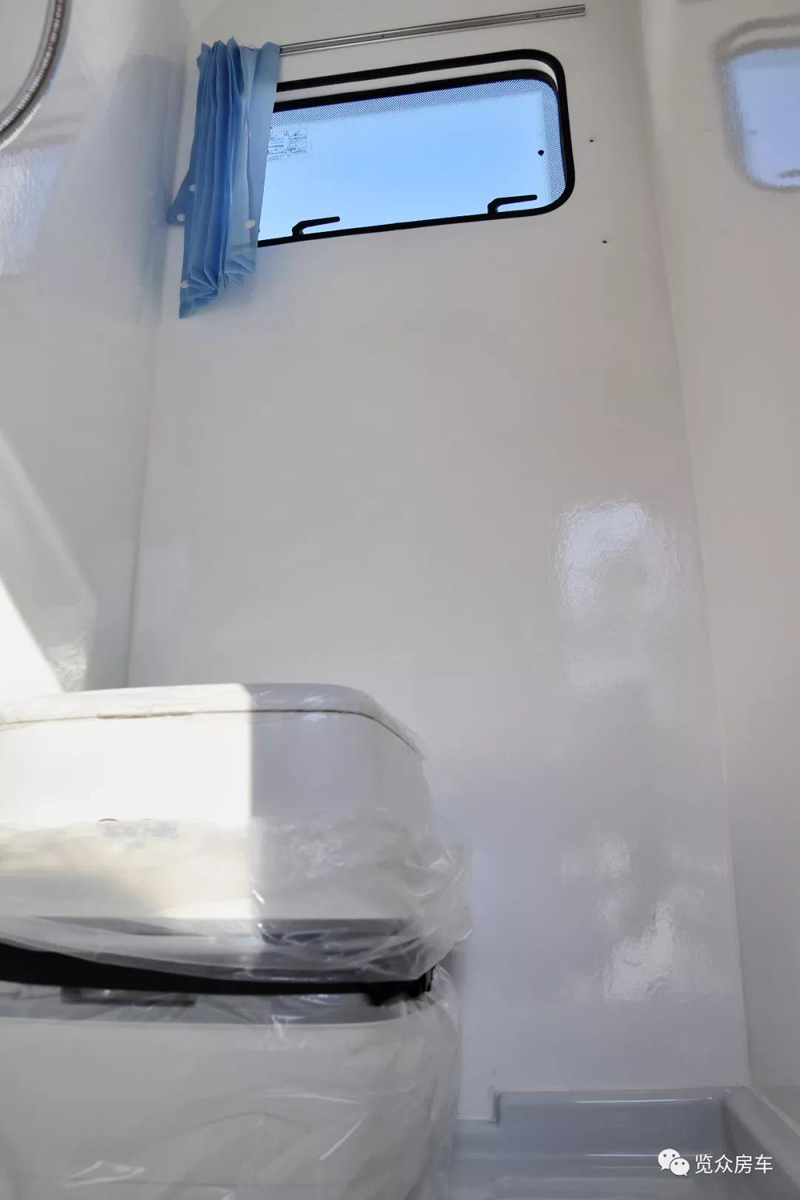 外觀大氣，空間十足的房車