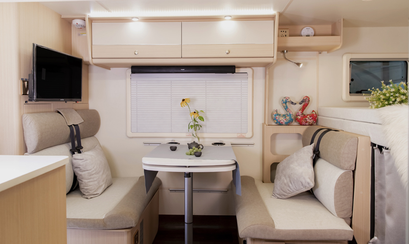 大床、大客廳得房車，四驅(qū)、動(dòng)力好