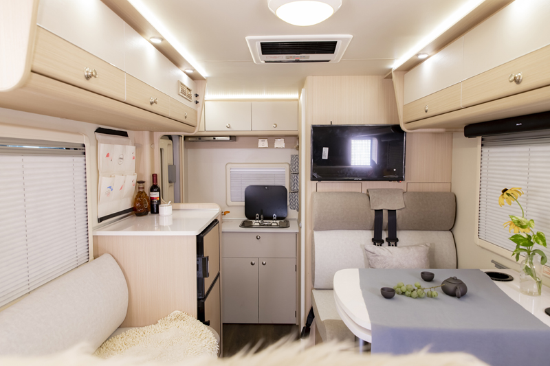 大床、大客廳得房車，四驅(qū)、動(dòng)力好