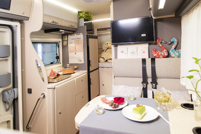 自由炮領(lǐng)銜,引爆成都房車展 自由炮領(lǐng)銜,引爆成都房車展