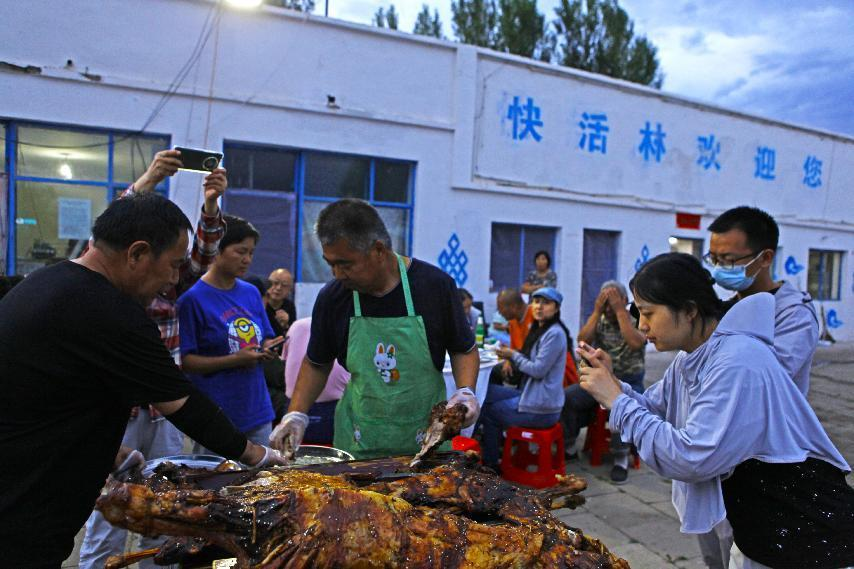 對酒當(dāng)歌,人生幾何,要盡興就現(xiàn)在! 對酒當(dāng)歌,人生幾何,要盡興就現(xiàn)在!
