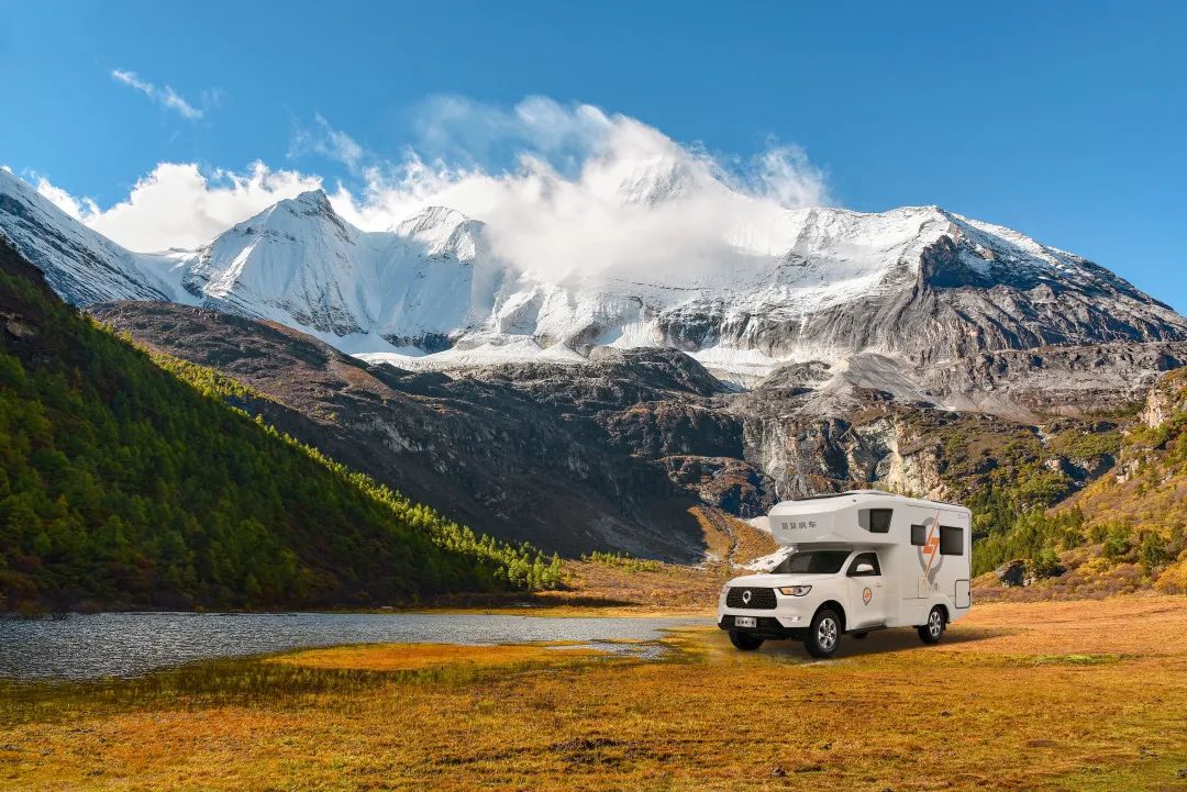 為什么覽眾房車要采用玻璃鋼“三明治”車身結構？