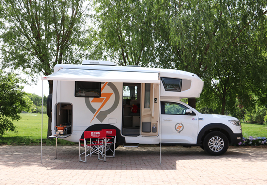 極致動力、四驅越野，樣樣都強，就是這款房車